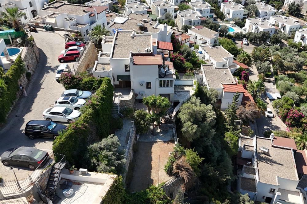 BODRUM UMURÇA MEVKİİNDE KALE VE DENİZ MANZARALI MÜSTAKİL VİLLA