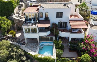 BODRUM UMURÇA MEVKİİNDE KALE VE DENİZ MANZARALI MÜSTAKİL VİLLA