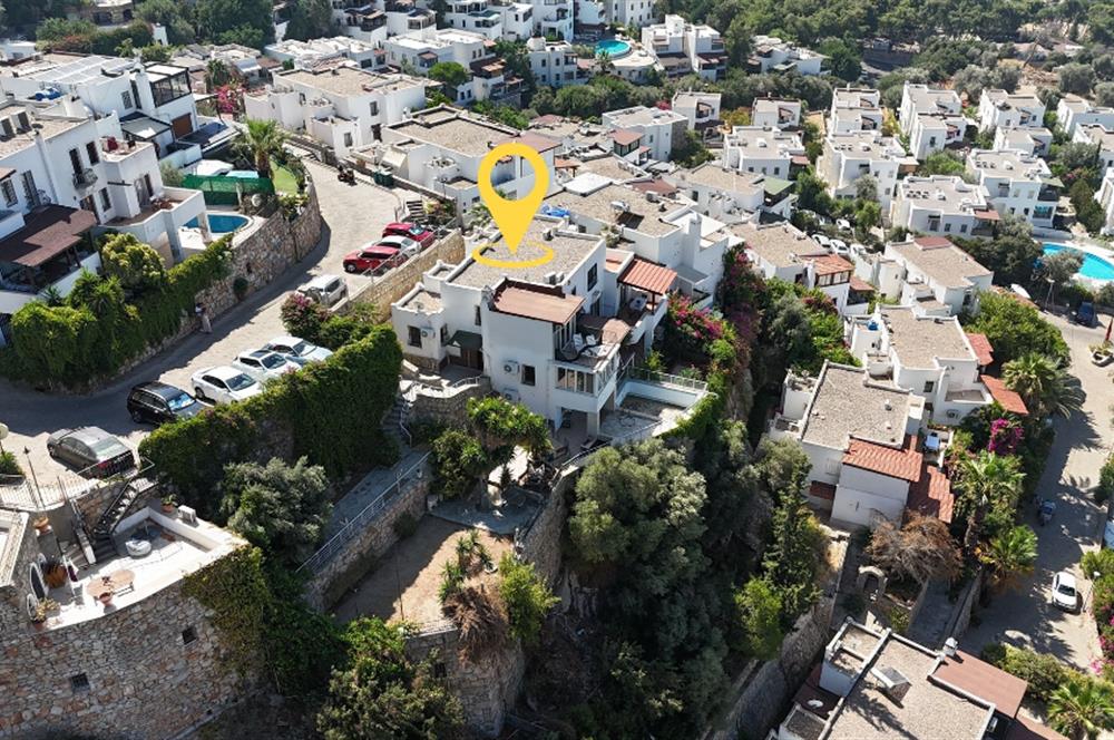 BODRUM UMURÇA MEVKİİNDE KALE VE DENİZ MANZARALI MÜSTAKİL VİLLA