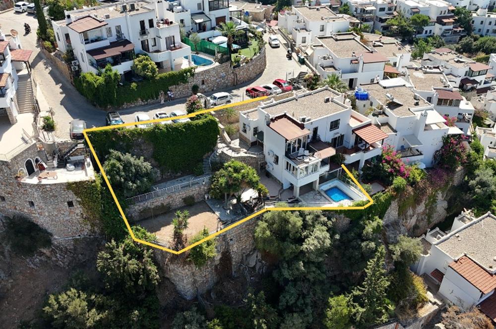 BODRUM UMURÇA MEVKİİNDE KALE VE DENİZ MANZARALI MÜSTAKİL VİLLA