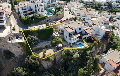 BODRUM UMURÇA MEVKİİNDE KALE VE DENİZ MANZARALI MÜSTAKİL VİLLA