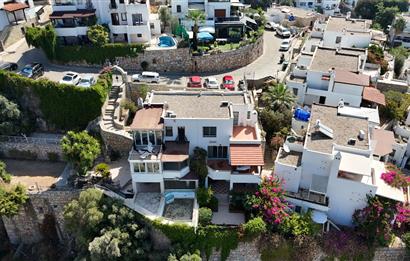 BODRUM UMURÇA MEVKİİNDE KALE VE DENİZ MANZARALI MÜSTAKİL VİLLA