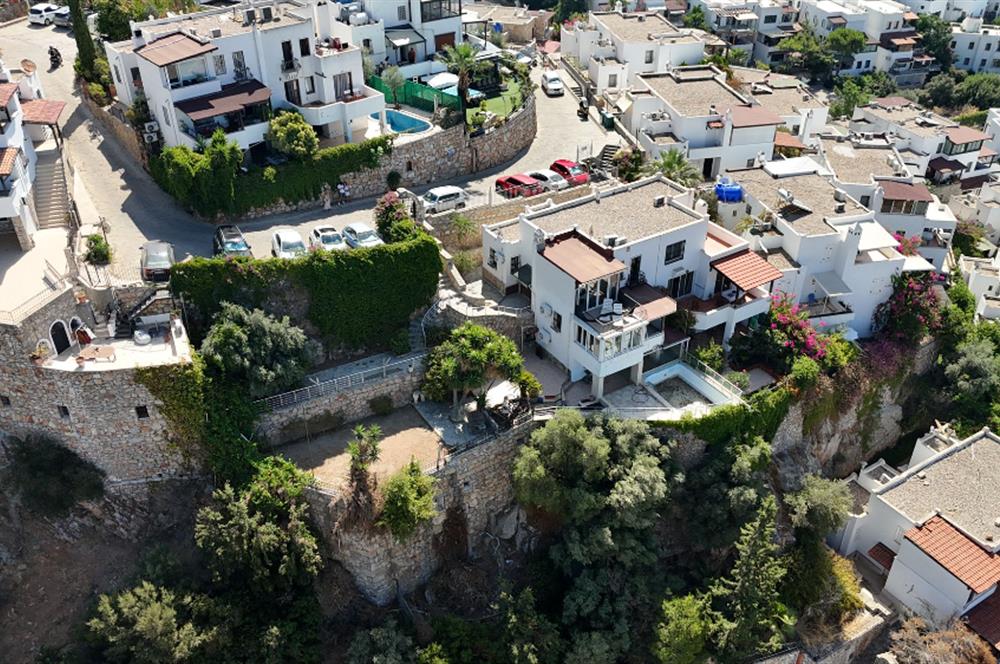 BODRUM UMURÇA MEVKİİNDE KALE VE DENİZ MANZARALI MÜSTAKİL VİLLA