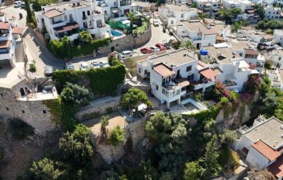 BODRUM UMURÇA MEVKİİNDE KALE VE DENİZ MANZARALI MÜSTAKİL VİLLA