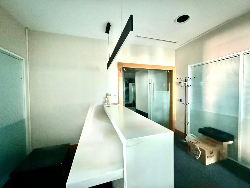 Levent Kiralık Ofis Metrocity 22.Kat Deniz Manzaralı 207m2 Dekorasyonlu Ofis;