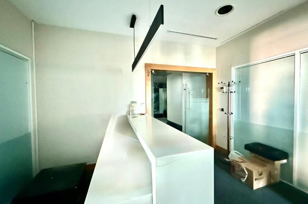 Levent Kiralık Ofis Metrocity 22.Kat Deniz Manzaralı 207m2 Dekorasyonlu Ofis;