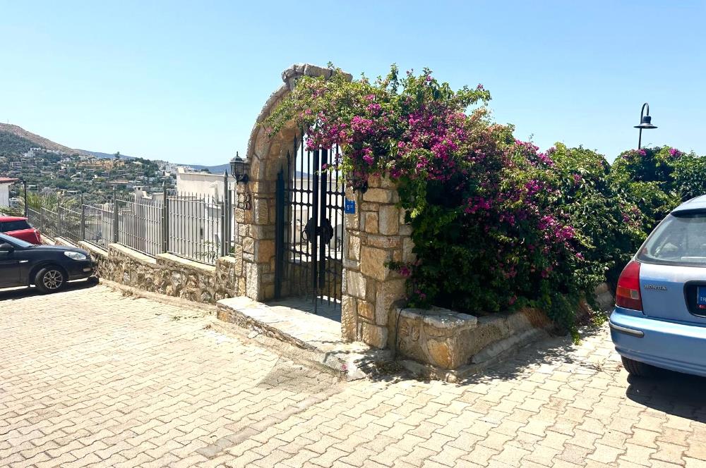 BODRUM UMURÇA MEVKİİNDE KALE VE DENİZ MANZARALI MÜSTAKİL VİLLA