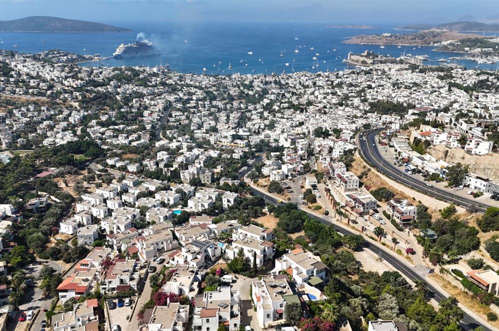 BODRUM UMURÇA MEVKİİNDE KALE VE DENİZ MANZARALI MÜSTAKİL VİLLA