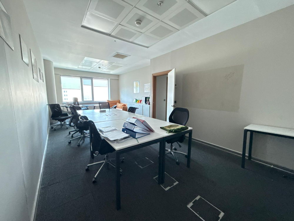 Levent Kiralık Ofis Metrocity 22.Kat Deniz Manzaralı 207m2 Dekorasyonlu Ofis;