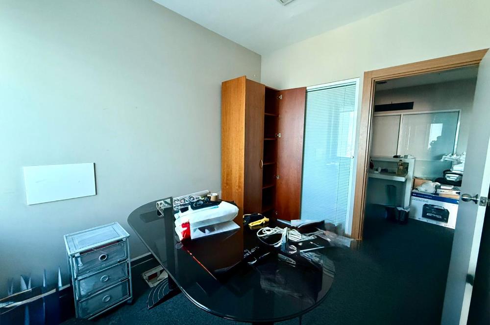 Levent Kiralık Ofis Metrocity 22.Kat Deniz Manzaralı 207m2 Dekorasyonlu Ofis;