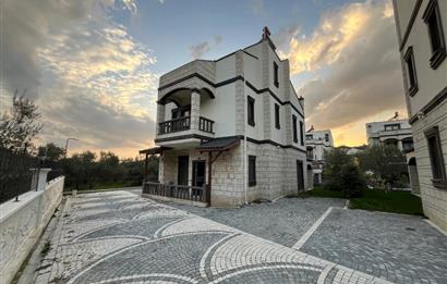 GEÇMİŞİN ESTETİĞİ,BUGÜNÜN KONFORU,GÜRE'DE ZAMANSIZ BİR TAŞ VİLLA