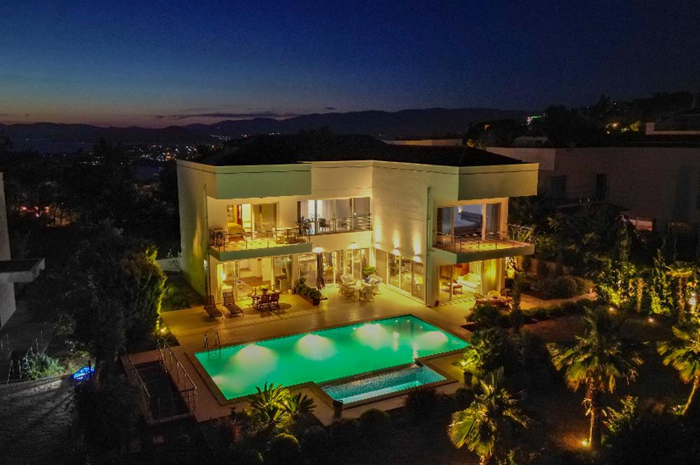 Adabükü Panoramik Deniz ve Koy Manzaralı Satılık Müstakil Villa