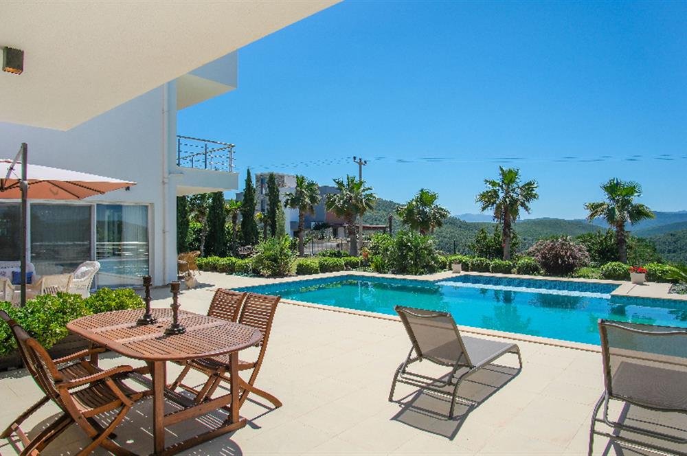 Adabükü Panoramik Deniz ve Koy Manzaralı Satılık Müstakil Villa