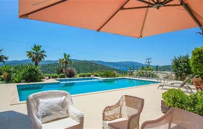 Adabükü Panoramik Deniz ve Koy Manzaralı Satılık Müstakil Villa