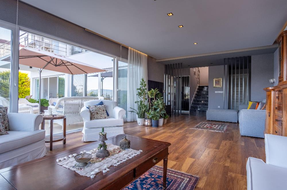 Adabükü Panoramik Deniz ve Koy Manzaralı Satılık Müstakil Villa