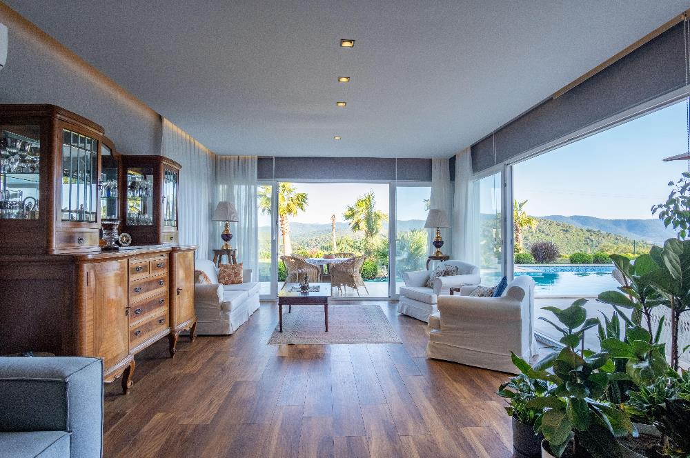 Adabükü Panoramik Deniz ve Koy Manzaralı Satılık Müstakil Villa