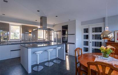 Adabükü Panoramik Deniz ve Koy Manzaralı Satılık Müstakil Villa