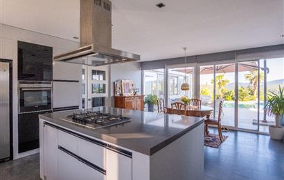 Adabükü Panoramik Deniz ve Koy Manzaralı Satılık Müstakil Villa