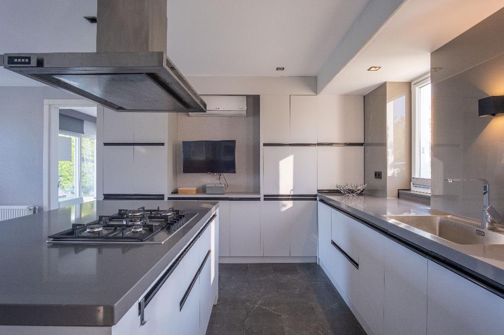 Adabükü Panoramik Deniz ve Koy Manzaralı Satılık Müstakil Villa