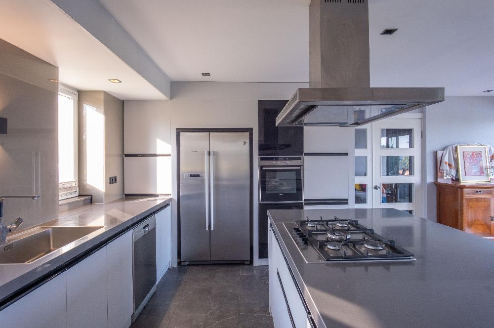 Adabükü Panoramik Deniz ve Koy Manzaralı Satılık Müstakil Villa