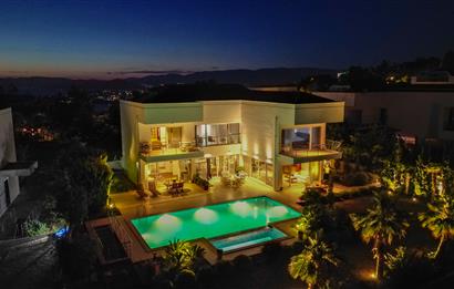 Adabükü Panoramik Deniz ve Koy Manzaralı Satılık Müstakil Villa