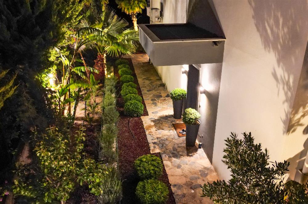 Adabükü Panoramik Deniz ve Koy Manzaralı Satılık Müstakil Villa