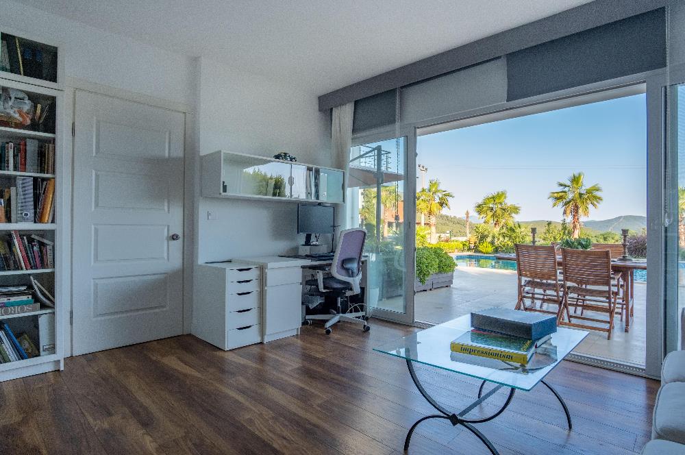 Adabükü Panoramik Deniz ve Koy Manzaralı Satılık Müstakil Villa