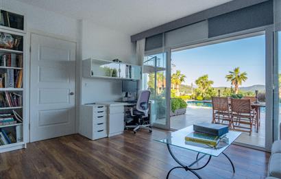 Adabükü Panoramik Deniz ve Koy Manzaralı Satılık Müstakil Villa