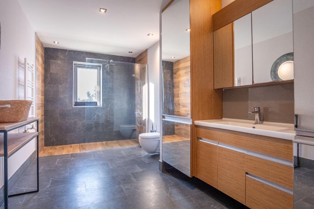 Adabükü Panoramik Deniz ve Koy Manzaralı Satılık Müstakil Villa