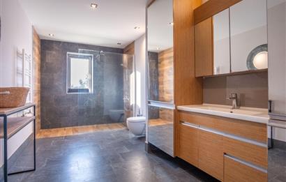 Adabükü Panoramik Deniz ve Koy Manzaralı Satılık Müstakil Villa