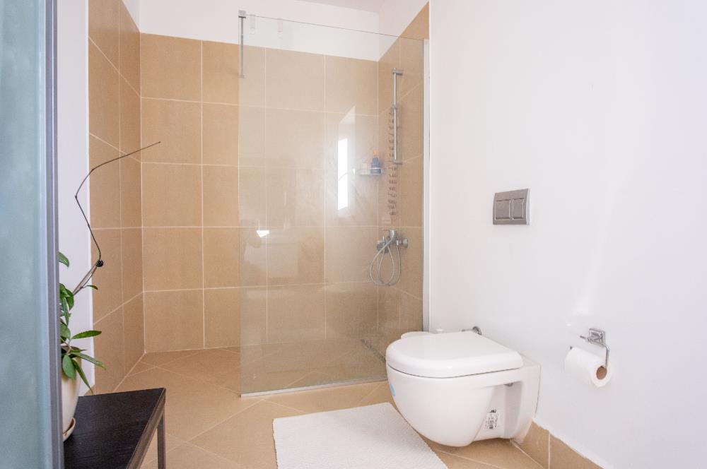 Adabükü Panoramik Deniz ve Koy Manzaralı Satılık Müstakil Villa