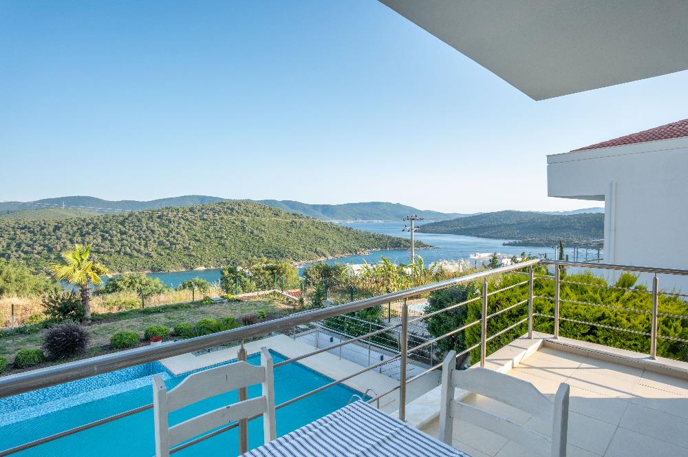 Adabükü Panoramik Deniz ve Koy Manzaralı Satılık Müstakil Villa