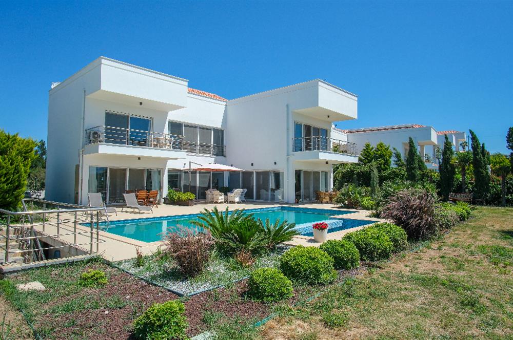 Adabükü Panoramik Deniz ve Koy Manzaralı Satılık Müstakil Villa