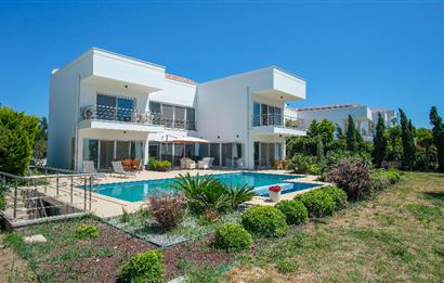 Adabükü Panoramik Deniz ve Koy Manzaralı Satılık Müstakil Villa