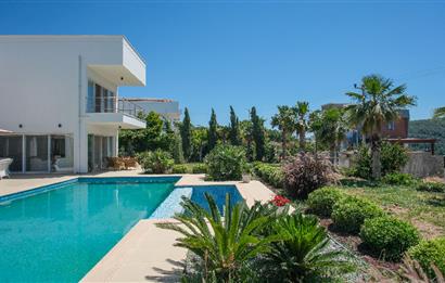 Adabükü Panoramik Deniz ve Koy Manzaralı Satılık Müstakil Villa