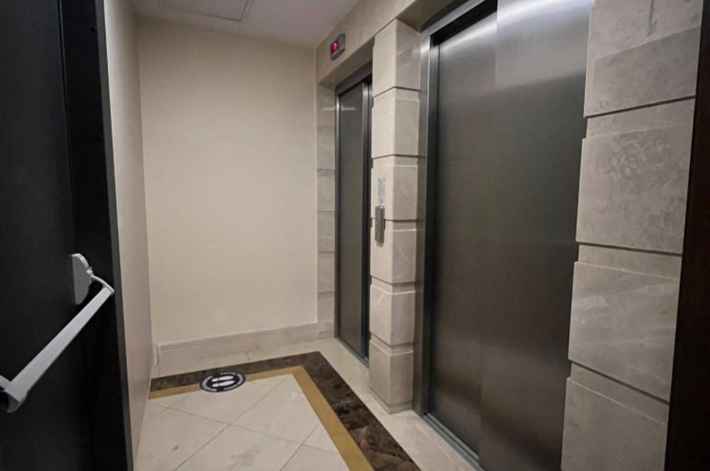 Kartal'da Eşyalı Kiralık Ofis Katı