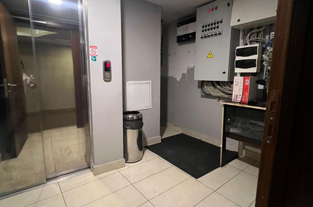 Kartal'da Eşyalı Kiralık Ofis Katı