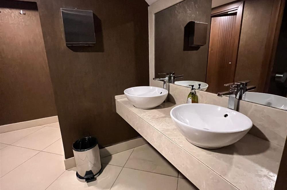 Kartal'da Eşyalı Kiralık Ofis Katı