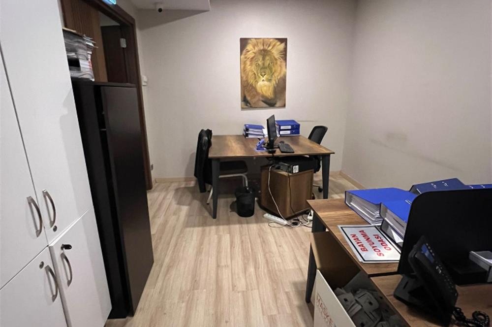 Kartal'da Eşyalı Kiralık Ofis Katı