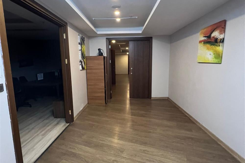 Kartal'da Eşyalı Kiralık Ofis Katı