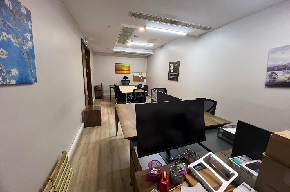 Kartal'da Eşyalı Kiralık Ofis Katı