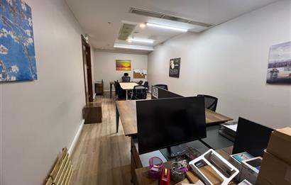 Kartal'da Eşyalı Kiralık Ofis Katı