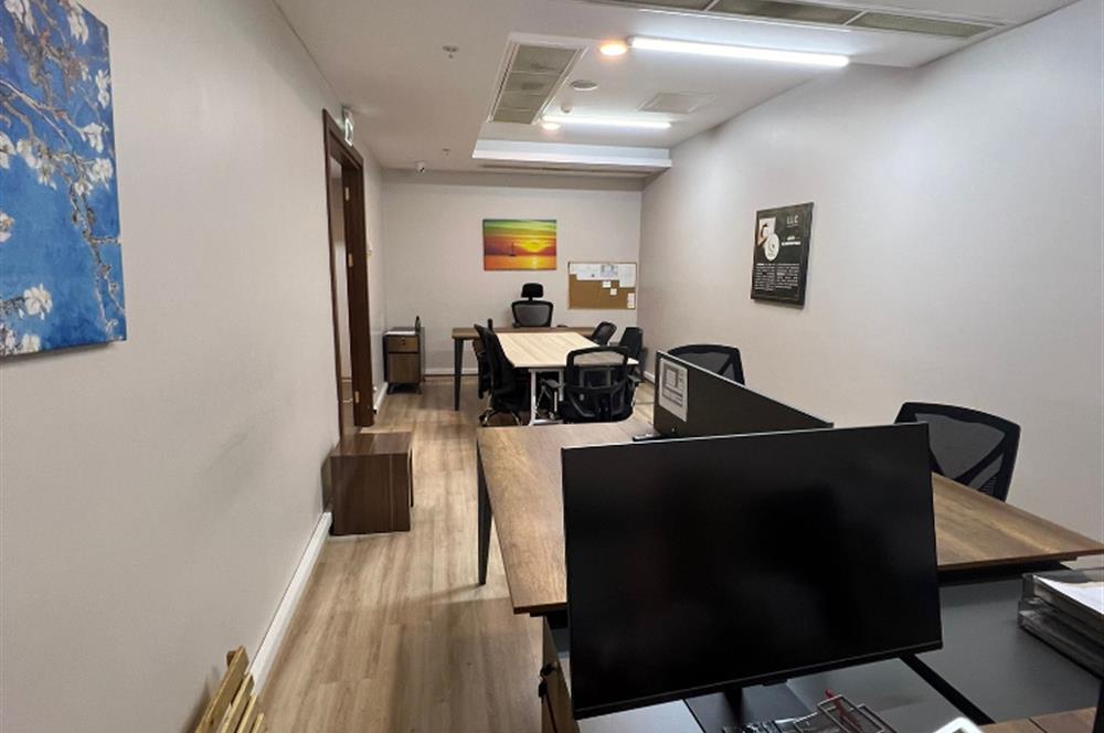 Kartal'da Eşyalı Kiralık Ofis Katı