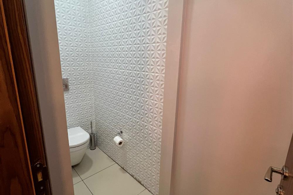 Kartal'da Eşyalı Kiralık Ofis Katı