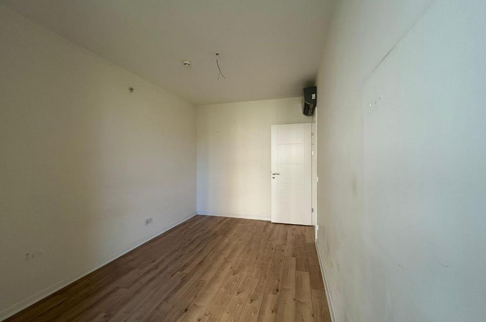 LA MARİN KARTALDA HAVUZ MANZARALI SATILIK KULLANIŞLI BOŞ 2+1 DA