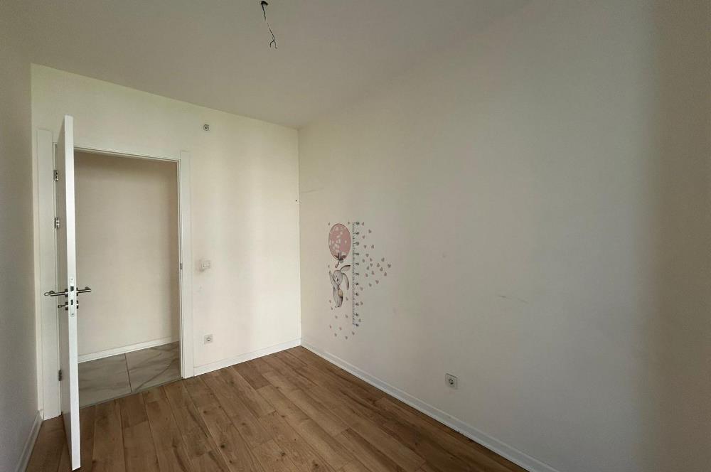 LA MARİN KARTALDA HAVUZ MANZARALI SATILIK KULLANIŞLI BOŞ 2+1 DA