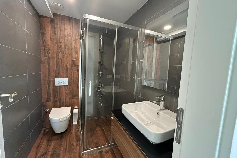 LA MARİN KARTALDA HAVUZ MANZARALI SATILIK KULLANIŞLI BOŞ 2+1 DA