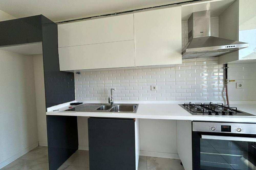 LA MARİN KARTALDA HAVUZ MANZARALI SATILIK KULLANIŞLI BOŞ 2+1 DA