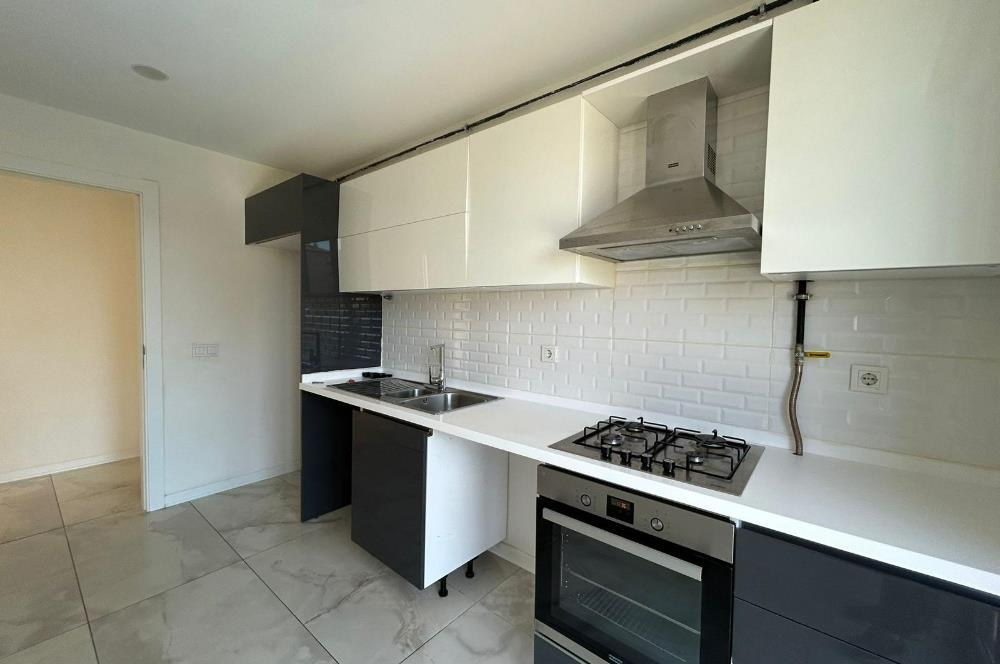 LA MARİN KARTALDA HAVUZ MANZARALI SATILIK KULLANIŞLI BOŞ 2+1 DA