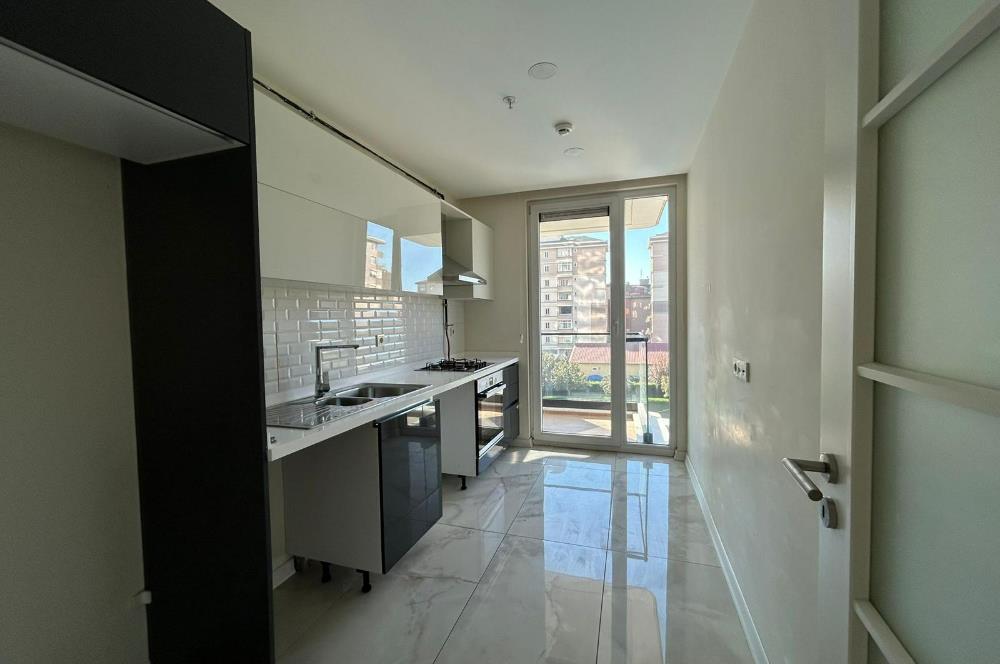 LA MARİN KARTALDA HAVUZ MANZARALI SATILIK KULLANIŞLI BOŞ 2+1 DA